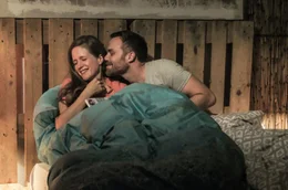 ARD Degeto ENDLICH GARDASEE!, "", am Samstag (13.10.18) um 20:15 Uhr und um 01:35 Uhr im ERSTEN. Noch wei&szlig; Johannes (Bernhard Piesk) nicht, dass Eva (Julia Nachtmann) auf ihren geplanten Outdoor-Urlaub verzichtet, um sich Zeit f&uuml;r einen Kurzurlaub zu zweit mit ihrer Oma zu nehmen. &copy; ARD Degeto/Marion von der Mehden, honorarfrei - Verwendung gem&auml;&szlig; der AGB im engen inhaltlichen, redaktionellen Zusammenhang mit genannter Degeto-Sendung und bei Nennung "Bild: ARD Degeto/Marion von der Mehden" (S2+). ARD Degeto/Programmplanung und Presse, Tel: 069/1509-335, degeto-presse@degeto.de
