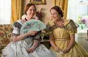 v.l.n.r. Emily Dickinson (Cynthia Nixon) und Vinnie Dickinson (Jennifer Ehle).
