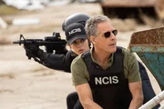 FBI Special Agent Tammy Gregorio (Vanessa Ferlito, l.); Special Agent Dwayne Pride (Scott Bakula, r.)