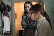 Stichprobenartig &uuml;berpr&uuml;ft und kontrolliert Brandy (Jennifer Garner) alle Social-Media-Aktivit&auml;ten, die ihre Tochter Brandy (Kaitlyn Dever) mit ihren Kontakten hat - doch Brandy hat eine Taktik entwickelt, der extremen &Uuml;berwachung zu umgehen und sich ihre Privatsph&auml;re wiederzuerobern ...