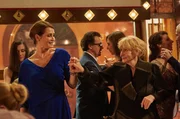 Andrea (Anja Kling, li.) und Helga (Christine Schorn) haben Spa&szlig; in Verona.