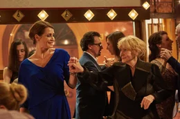 Andrea (Anja Kling, li.) und Helga (Christine Schorn) haben Spa&szlig; in Verona.