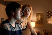W&auml;hrend seine Besessenheit von Internetpornografie den 15-j&auml;hrigen Chris (Travis Tope, l.) immer mehr abstumpfen l&auml;sst, tr&auml;umt die sexuell fr&uuml;hreife Klassenkameradin Hannah (Olivia Crocicchia, r.) von einer Schauspielkarriere ...