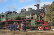 Im Provinzbahnhof Ladyschyn mitten in der Zentralukraine beginnt ein mehrt&auml;giges Bahnabenteuer. &Uuml;ber zweieinhalb-tausend mal wurde im sowjetischen Nischni Nowgorod die Baureihe SU hergestellt. Nur vier Exemplare sind heute noch betriebsf&auml;hig.