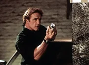 Steve (Barry Van Dyke) h&auml;lt Janine Vogel in Schach, die mehrere Menschen aus purer Geldgier umbringen lie&szlig;.