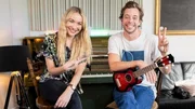 Mit Songwriterin Julia Kautz findet Checker Tobi heraus, wie man einen Hit-Song schreibt. Weiteres Bildmaterial finden Sie unter www.br-foto.de.