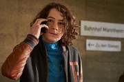 Noch ein Notfall f&uuml;r Andrea: Sohn Felix (Maximilian Ehrenreich) wurde bei der Klassenfahrt heimgeschickt.