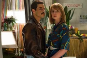 Freddie Mercury (Rami Malek, l.); Mary Austin (Lucy Boynton, r.)