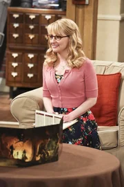 Melissa Rauch (Bernadette Rostenkowski-Wolowitz).