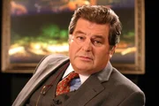 Erwin Steinhauer (Ernst Stadler).