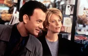 Joe Fox (Tom Hanks) und Kathleen Kelly (Meg Ryan) sind im Gesch&auml;ftsleben Konkurrenten, doch privat kommen sie sich n&auml;her.