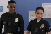 L-R: Jackson West (Titus Makin Jr.) und Angela Lopez (Alyssa Diaz)