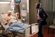 Einen Patienten zu haben, der alles über die eigene Arbeit weiß und auch zu privaten Informationen Zugriff hat, ist hart. Kann Foreman (Omar Epps, r.) Dr. Treiber (Jamie Elman, l.) dennoch behandeln? Einen Patienten zu haben, der alles über die eigene Arbeit weiß und auch zu privaten Informationen Zugriff hat, ist hart. Kann Foreman (Omar Epps, r.) Dr. Treiber (Jamie Elman, l.) dennoch behandeln?