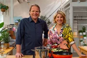 Der Sternekoch Bj&ouml;rn Freitag und die Food-Influencerin Felicitas Then kochen heute bei &bdquo;Einfach und k&ouml;stlich&ldquo; ihre Lieblingsrezepte.