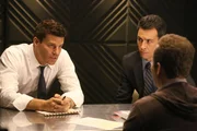 Seeley Booth (David Boreanaz, l.); James Aubrey (John Boyd, r.)