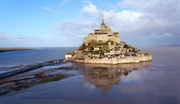Das ber&uuml;hmteste Bauwerk der Normandie ist der sagenumwobenen Klosterberg Mont St. Michel.