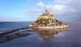 Das ber&uuml;hmteste Bauwerk der Normandie ist der sagenumwobenen Klosterberg Mont St. Michel.
