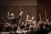 Die niederl&auml;ndische Violonistin Janine Jansen mit dem Symphonieorchester des Bayerischen Rundfunks unter der Leitung von Iv&aacute;n Fischer.