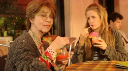 ARD Degeto ENDLICH GARDASEE!, "", am Samstag (13.10.18) um 20:15 Uhr und um 01:35 Uhr im ERSTEN. Eva (Julia Nachtmann) begleitet ihre Oma Lotti (Cornelia Froboess) nach Italien. &copy; ARD Degeto/Hans Joachim Pfeiffer, honorarfrei - Verwendung gem&auml;&szlig; der AGB im engen inhaltlichen, redaktionellen Zusammenhang mit genannter Degeto-Sendung und bei Nennung "Bild: ARD Degeto/Hans Joachim Pfeiffer" (S2+). ARD Degeto/Programmplanung und Presse, Tel: 069/1509-335, degeto-presse@degeto.de