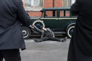 Al Capones Bruder Frank Capone starb mitten am Tag auf offener Straße. Al Capones Bruder Frank Capone starb mitten am Tag auf offener Straße.