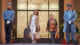 Andrea (Anja Kling, li.) und ihre Mutter Helga (Christine Schorn) machen einen Kurzurlaub in Verona.