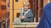Helga (Christine Schorn) ist ein Genussmensch.