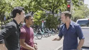 L-R: Adam Noshimuri (Ian Anthony Dale) , Junior Reigns (Beulah Koale, M.) und Steve McGarrett (Alex O'Loughlin)