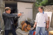 Kommissar Bonhoff (Wolfgang Krewe, li.) kann Thomas Stamm (Torben Liebrecht), der des Mordes verd&auml;chtigt wird, stellen.