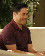 Louis Huang (Randall Park)