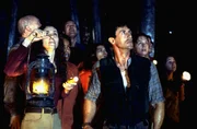 Als eine Explosion den stark befahrenen Verkehrstunnel von der Au&szlig;enwelt abschneidet, sind die &Uuml;berlebenden dem drohenden Einsturz des Tunnels ausgesetzt. Ihre einzige Hoffnung ist Kit Latura (Sylvester Stallone, vorne r.) ...
