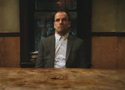 Während Sherlock (Jonny Lee Miller) besessen von der Suche nach einem Serienmörder ist, leidet seine Abstinenz ... Während Sherlock (Jonny Lee Miller) besessen von der Suche nach einem Serienmörder ist, leidet seine Abstinenz ...
