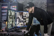 Handelt es sich bei dem Hacker auch um den gesuchten grausamen M&ouml;rder? Sebastian (Rob Kerkovich) legt sich bei seinem ersten Fall als Agent m&auml;chtig ins Zeug.