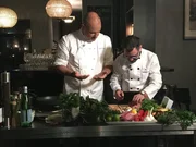 Der vermeintliche Nobelitaliener "Rossini" in Dortmund - und insbesondere Betreiber David Jaha (r.) - fordern Sternekoch Frank Rosin (l.) alles ab!