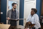 Die Ermittlungen in einem grausamen Mordfall an Karen Decker werden für Dr. Wade (CCH Pounder, r.) zu einer schmerzhaften Reise in die Vergangenheit. Werden Lund (Rob Kerkovich, l.) und der Rest des Navy-Teams den Mörder finden, bevor er sie findet? Die Ermittlungen in einem grausamen Mordfall an Karen Decker werden für Dr. Wade (CCH Pounder, r.) zu einer schmerzhaften Reise in die Vergangenheit. Werden Lund (Rob Kerkovich, l.) und der Rest des Navy-Teams den Mörder finden, bevor er sie findet?