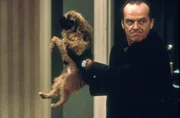 Hundehasser Melvin (Jack Nicholson) hat unter schwerem Druck den Pinscher seines kranken Nachbarn in Pflege genommen.