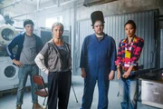 Von links: Alex Peschl (Nikolai Baar-Baarenfels), Gerda Schuster (Elfriede Sch&uuml;sseleder), Stefan Steindl (Thomas Mraz), Luna Phan (Sonja Chan) in Ferry's Paradise beim Dreh f&uuml;r ein PAK-"Parents Against Krempel"-Aktionsvideo.