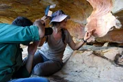 Die Arch&auml;ologin Gisele Daltrini Felice und ihre Mitarbeiter fotografieren und katalogisieren die Felsmalereien in der Serra da Capivara. L&auml;ngst sind nicht alle Motive eindeutig identifiziert.