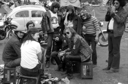F&uuml;r Ordnung auf dem Festival sorgen die Bones, eine Rockergang.