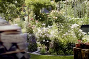 Hinter den Hecken Paradiesgarten in Bätterkinden BE Staffel 5 Folge 1 Paradiesgarten von Hermann Seibold und Eila Signer Hinter den Hecken Paradiesgarten in Bätterkinden BE Staffel 5 Folge 1 Paradiesgarten von Hermann Seibold und Eila Signer