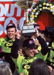 In the front: Cole Trickle (Tom Cruise)