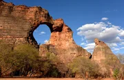In der traumhaften Landschaft Pedra Furada in der brasilianischen Serra da Capivara begibt sich Terra X auf die Spur der ersten Amerikaner.