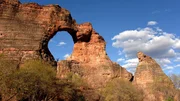In der traumhaften Landschaft Pedra Furada in der brasilianischen Serra da Capivara begibt sich "Terra X" auf die Spur der ersten Amerikaner .