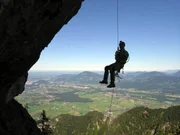 Universum: "Untersberg - Sagenreiche Natur", Der Untersberg gilt als der sagenreichste Berg der Alpen - reich an Mythen und H&ouml;hlen. Ein riesiger Gebirgsstock zwischen Salzburg und Bayern. Der Hausberg f&uuml;r Tausende St&auml;dter, von den Bewohnern der Region auch Wunderberg genannt. Die unverwechselbaren Menschen der wundersch&ouml;nen Landschaft erz&auml;hlen ihre Geschichten und gew&auml;hren Einblick in ein vom Berg gepr&auml;gtes Leben.