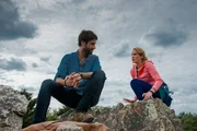 Noras (Chiara Schoras) Haus f&uuml;llt sich. Neben ihren Eltern zieht auch Khalid (Kai Albrecht) ein Urlaubsflirt ihrer Freundin, bei ihr ein... Wie wird man so viele ungebetene G&auml;ste wieder los, wenn man ein klares Wort scheut?