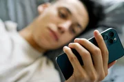 Stark vernetzt, trotzdem einsam &ndash; so geht es vielen jungen Menschen.
