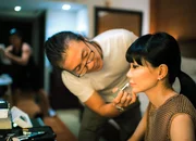 Singapur: Wo immer Georgia Lee hingeht: immer mit dabei, ihr Visagist Shaun Lee.