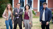 Das Team der Vermisstenstelle - Lucy Elbe, Oliver Radek und Mina Amiri - müssen gemeinsam mit dem Kollegen der Mordkommission Alexander von Tal ermitteln. Das Team der Vermisstenstelle - Lucy Elbe, Oliver Radek und Mina Amiri - müssen gemeinsam mit dem Kollegen der Mordkommission Alexander von Tal ermitteln.