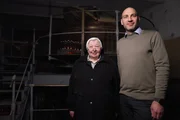 Schwester Roswitha Otter und Franz Linner im Kloster Au am Inn.