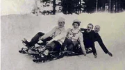 Erzherzog (später Kaiser) Karl, Zita, Rodeln am Semmering. Erzherzog (später Kaiser) Karl, Zita, Rodeln am Semmering.