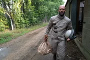 Adam Clay (Jason Statham).